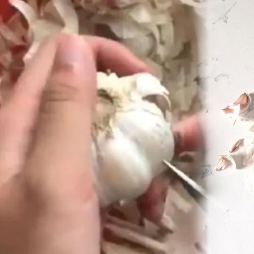 Someone Has Posted How To Peel Garlic In A Quick Way
