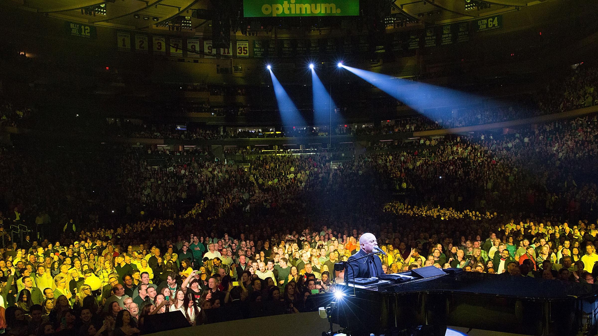 BillyJoelperformsMadisonSquareGardenonJanuary92015inNewYork