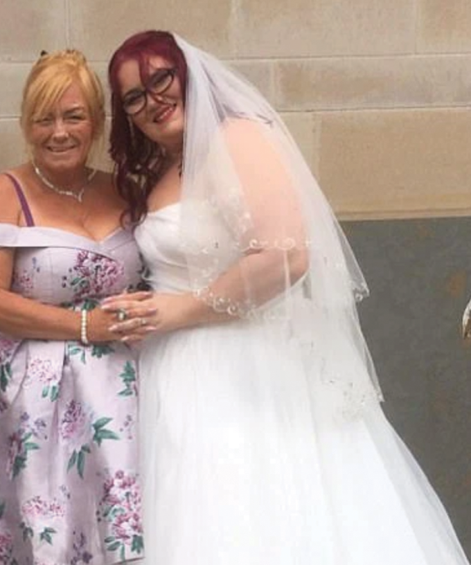 Bride Left Devastated After 300 Cake Turns Up And Is Truly Awful
