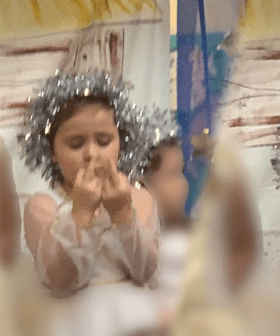 Little Girl Hurts Her Finger And Accidentally Swears At Everyone During Her School Nativity