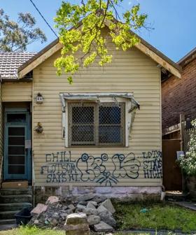 This Aussie House Is Being Sold For A Pretty Cool $1.9 Million Dollars.. And It Only Has A FEW Issues..