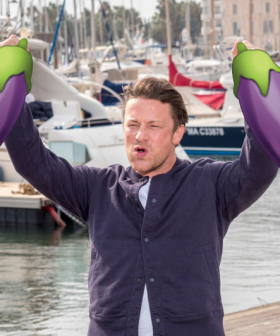 Jamie Oliver Reveals How He Burnt His 🍆 While Cooking Naked For A Date