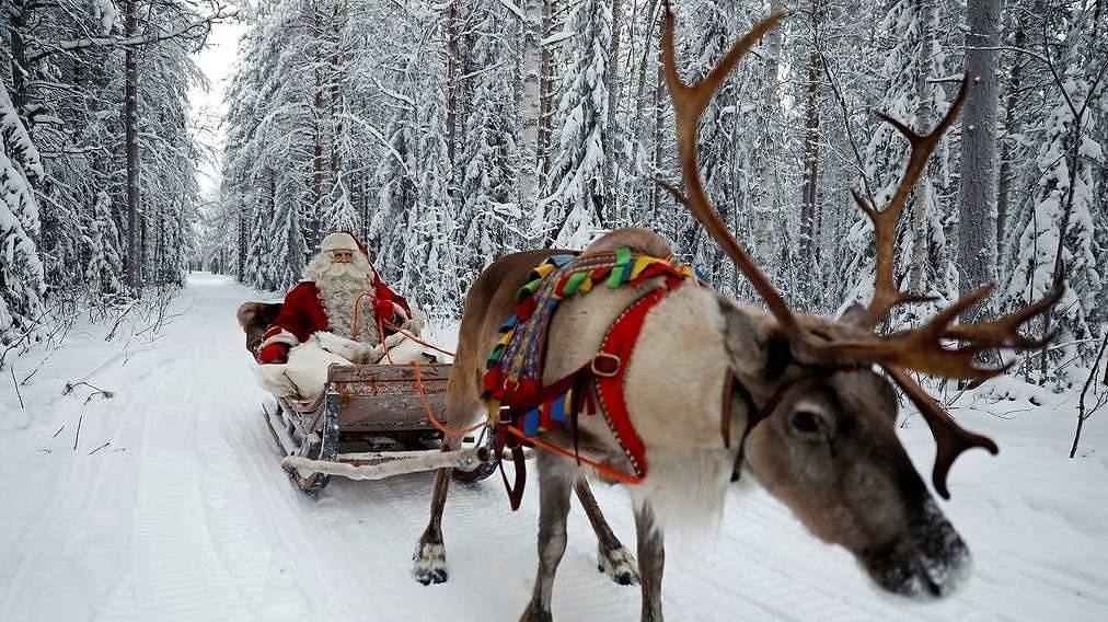 Santa claus leaving north pole new arrivals