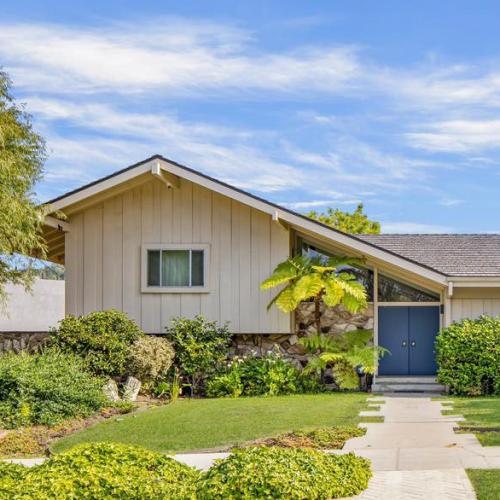 The Brady Bunch’s Groovy ’70s Family Pad Is For Sale!